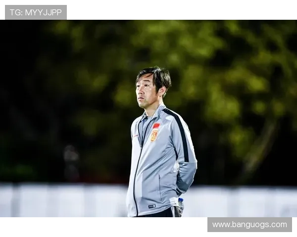 足球明星签名背后的中国故事与文化传承探索